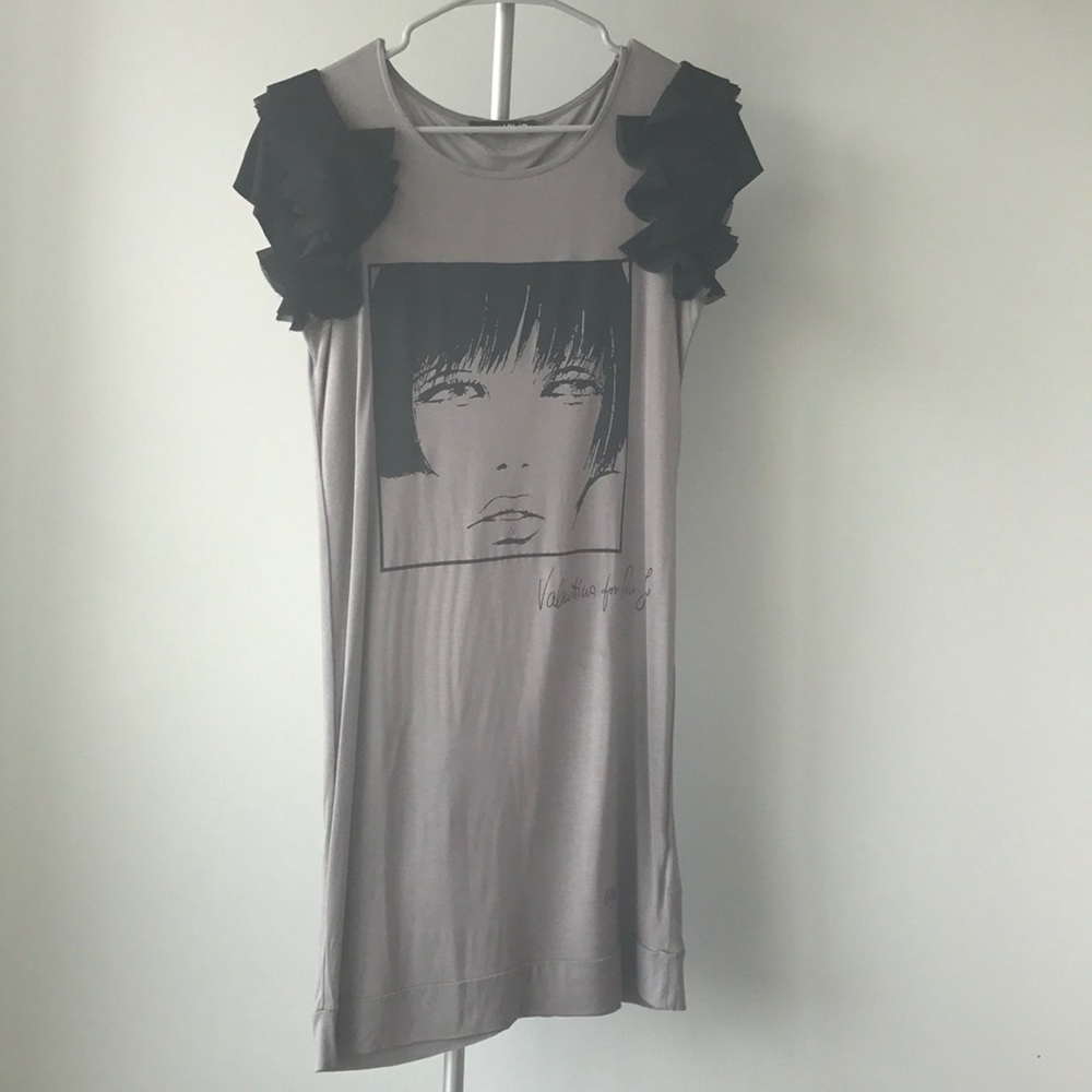 Stylish short dress with amazing black sleeves